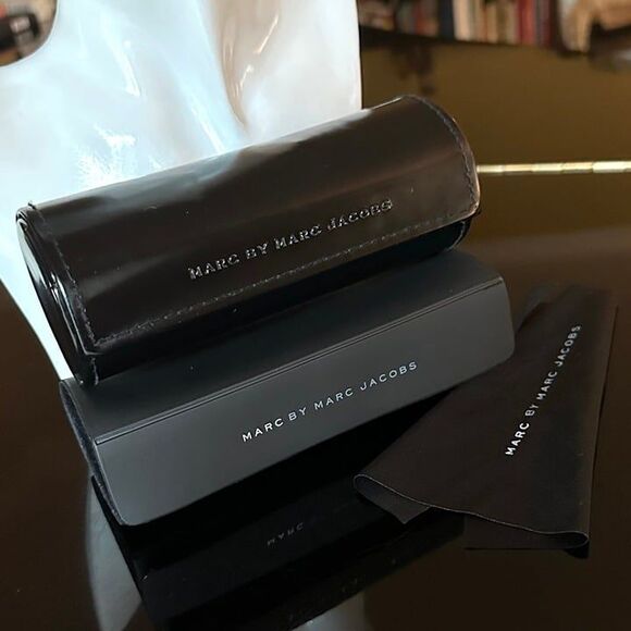 2x Marc by Marc Jacobs Glasses Cases Black Faux Patent Leather Sunglasses Case - Picture 5 of 12